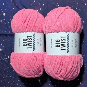 2 New Skeins Big Twist Plush Yarn ELECTRIC PINK 🩷 Discontinued RARE Smoke Free